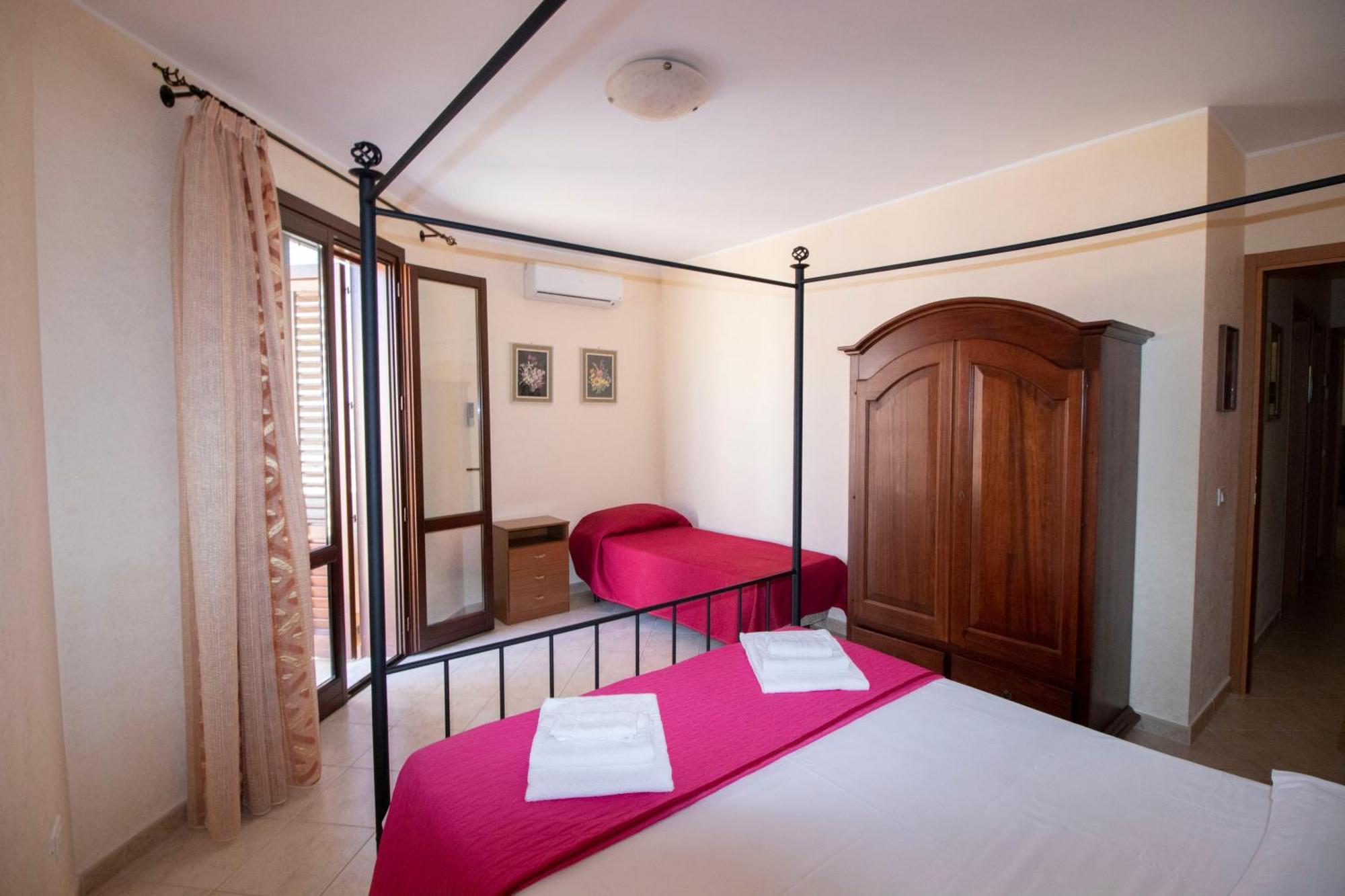Case Vacanza Cristina Site In Antico Baglio E In Via Abruzzi N 161 Сан Вито ло Капо Екстериор снимка